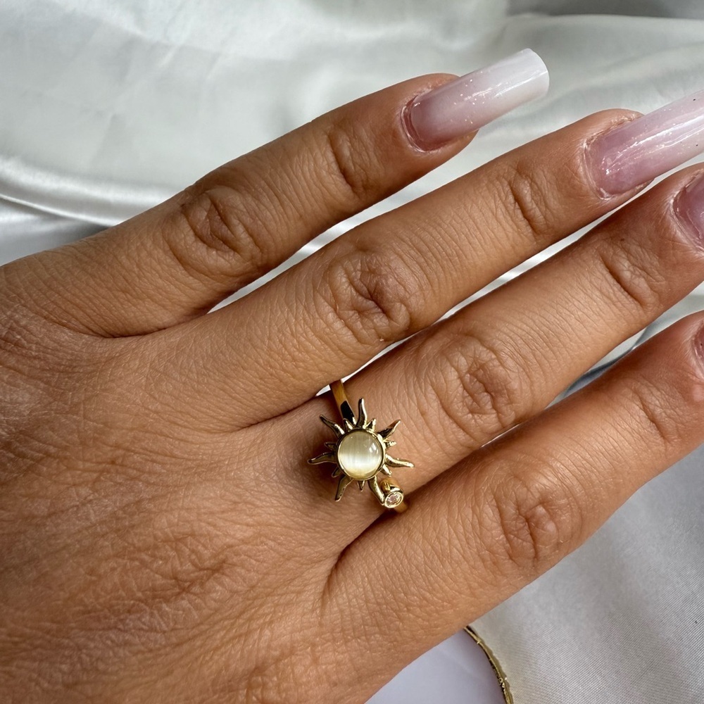 New! 18K plated gold Sunburst Pink Floral Stainless Steel Ring - Picture 8 of 11